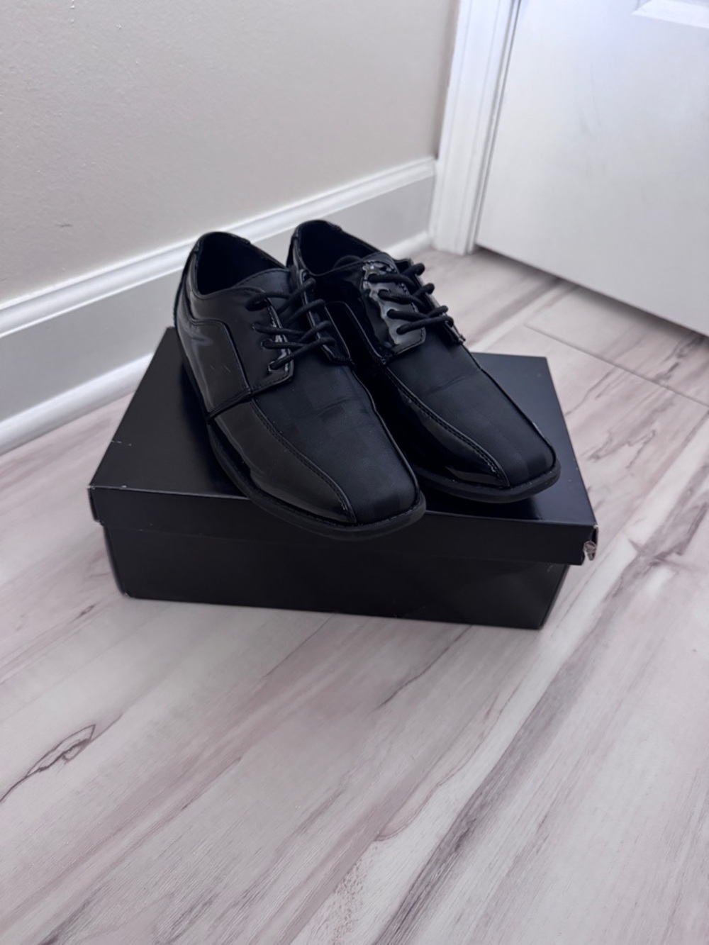 Boys' Black Dress Lace-Up Shoes - Classic Formal Style